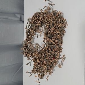 Primitive Tan Berry Garland
